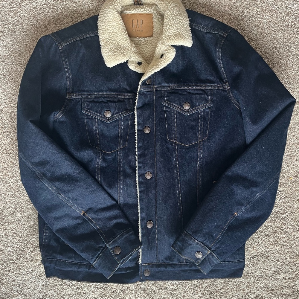 GAP Men's Dark Blue Denim Jacket with Cream Sherpa Collar